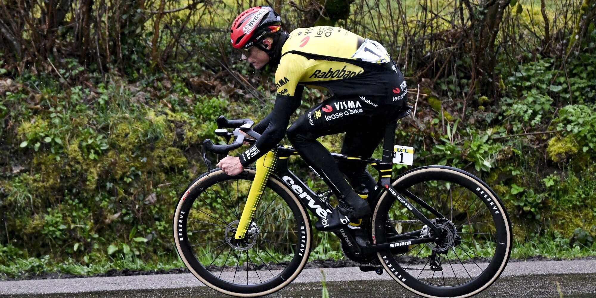 Jonas Vingegaard double wins grueling chaotic stage in Paris-Nice