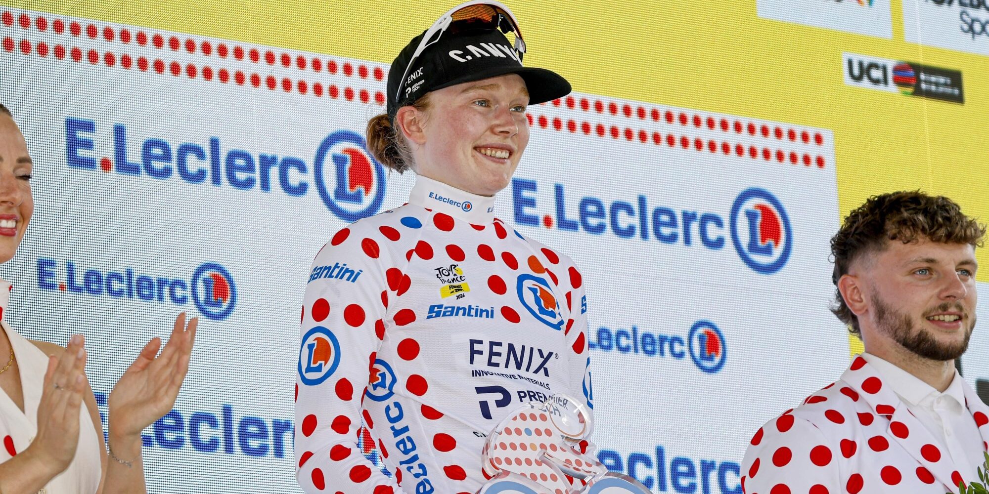 Puck Pieterse in polka dot jersey on Tour de France Femmes podium