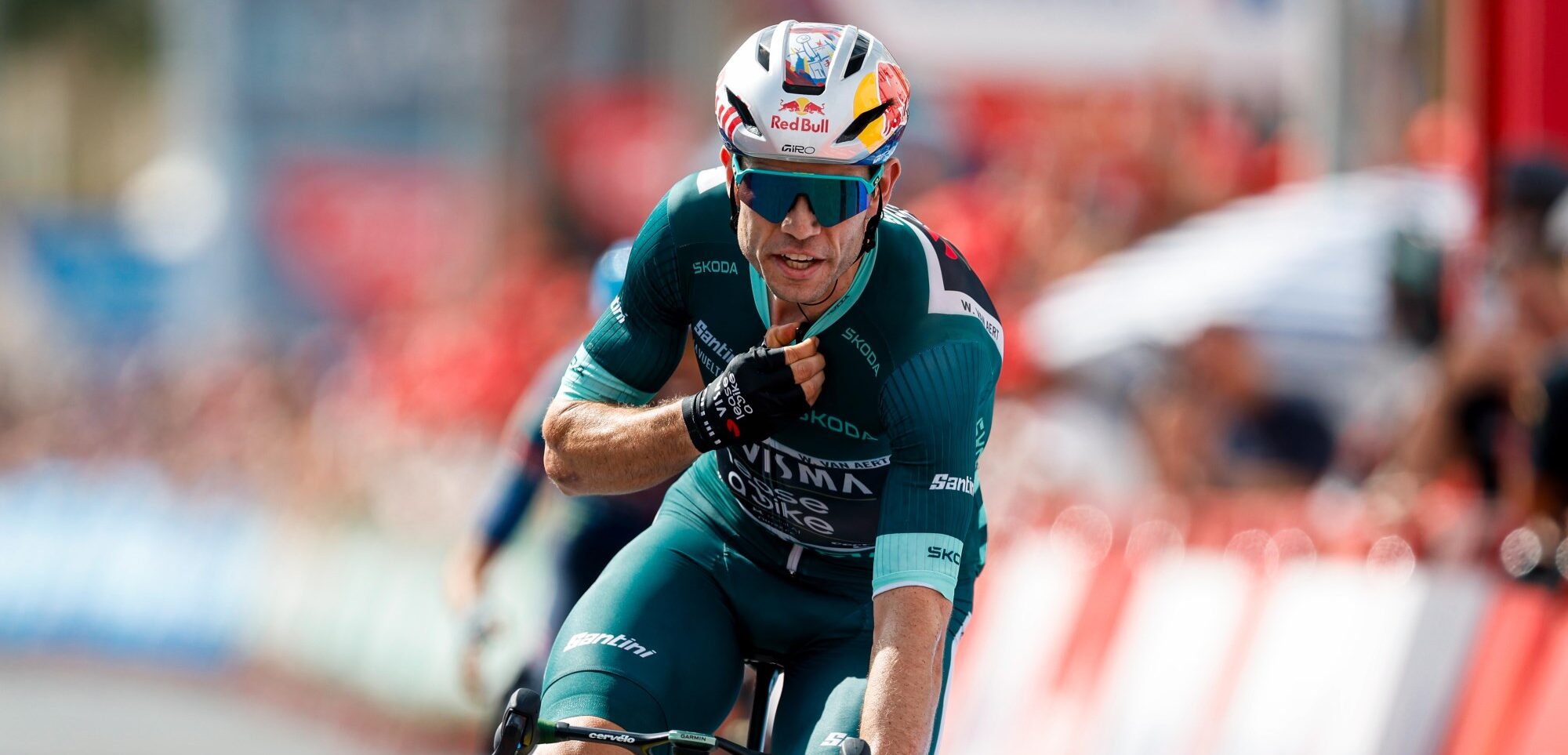 Wout van Aert sprinting in teal Visma jersey at Vuelta a España finish