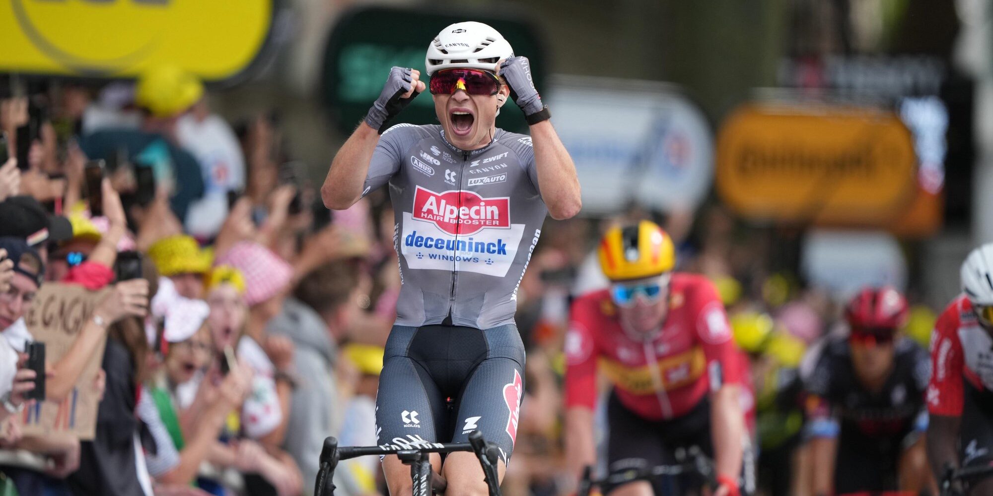 Jasper Philipsen Wins Vuelta 2025 Stage 1 & First Red Jersey
