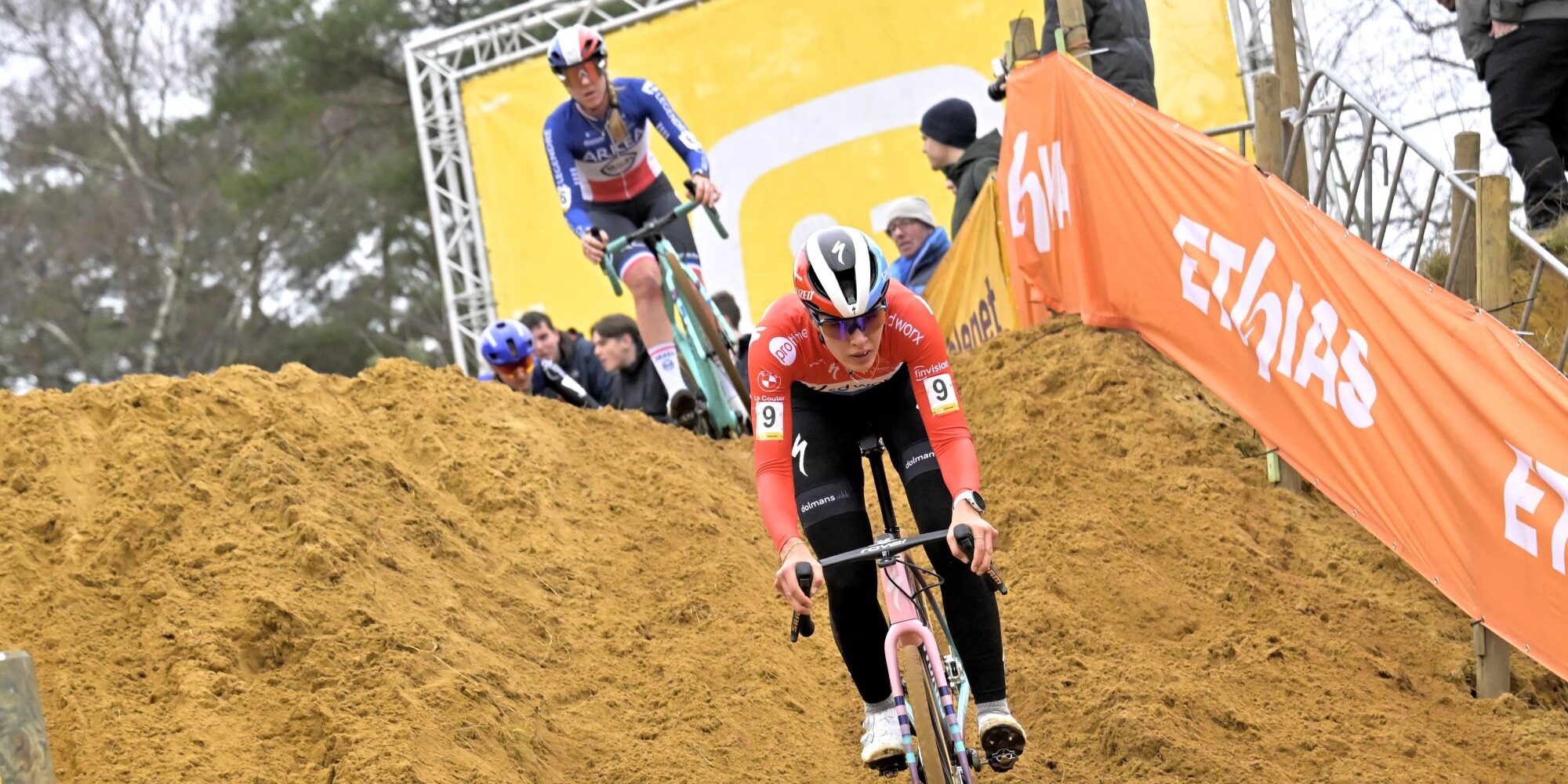 Marie Schreiber navigating sand section at Heusden-Zolder cyclocross race