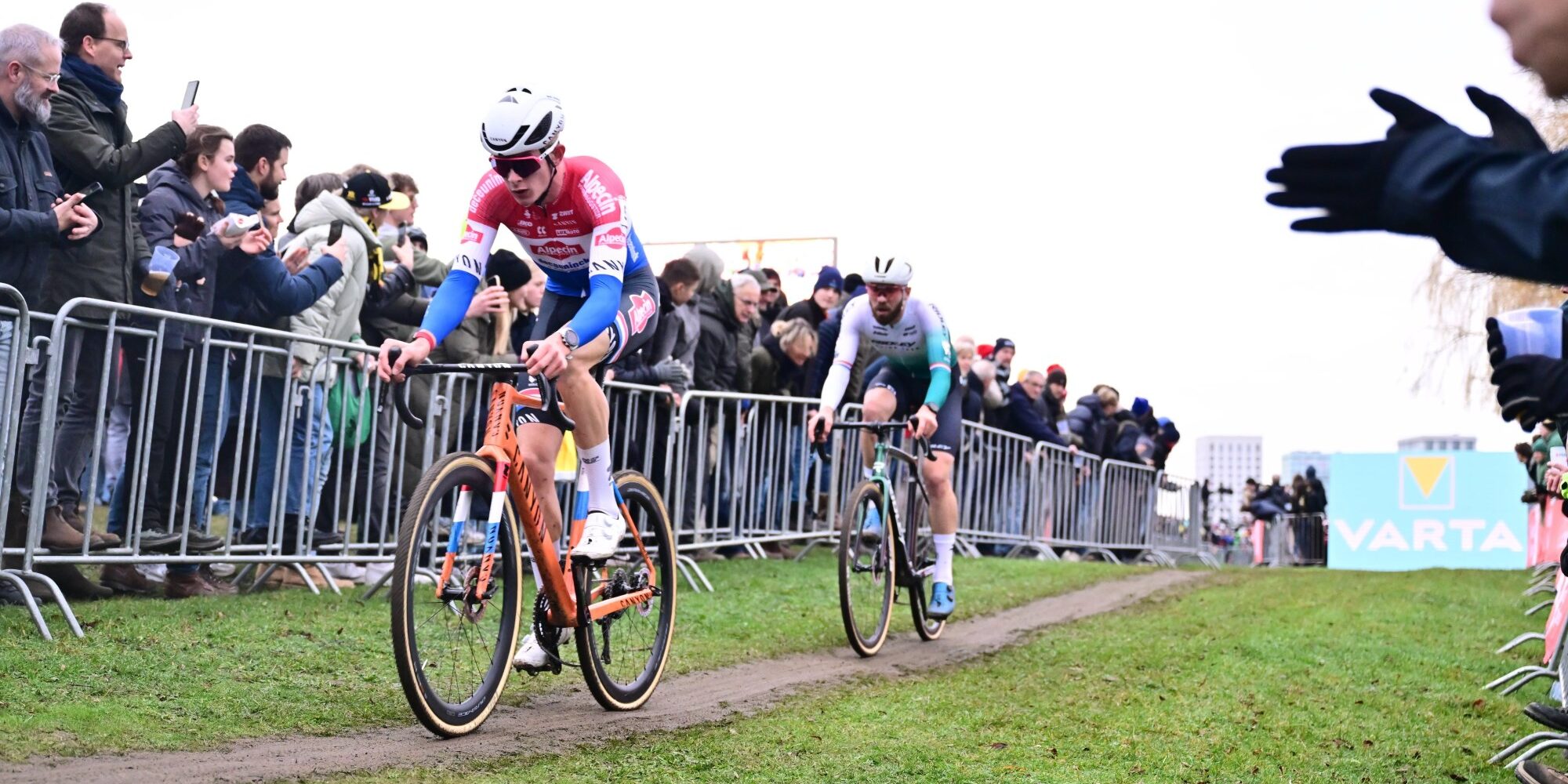 Tibor Del Grosso racing in Dutch champion jersey at UCI Cyclocross World Cup Antwerpen