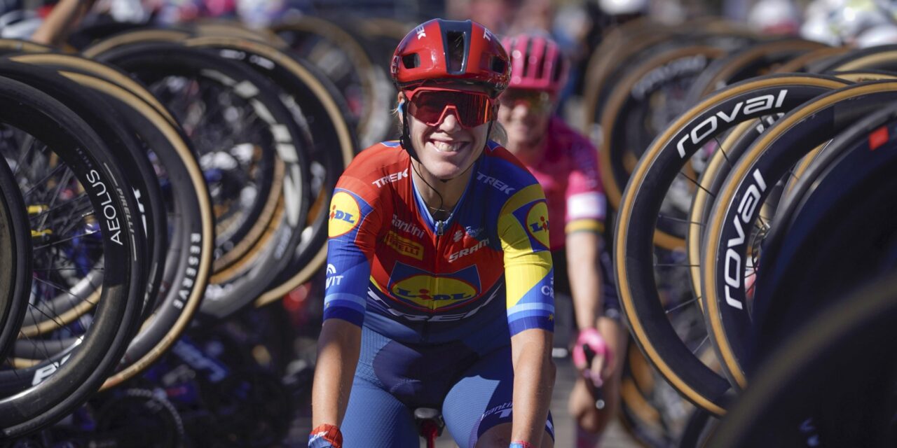 Ellen Van Dijk smiling in Dutch national champion jersey at Simac Ladies Tour 2025